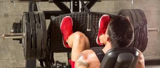 Wyciskanie nóg w symulatorze, zasady wykonywania ćwiczenia i praca mięśni Symulator wózka na nogi, jaka jest prawidłowa nazwa?
