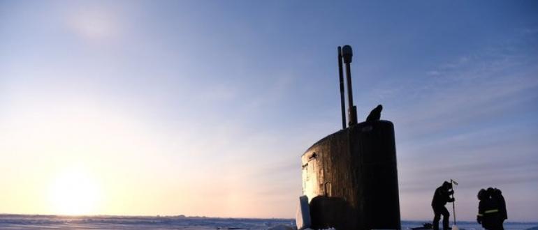 Submarino estadounidense atrapado en el hielo
